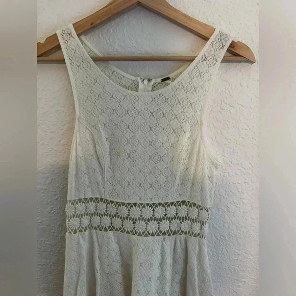 Free People “Fitted with Daisies” Crochet & Lace Skater Dress - Picture 5 of 9